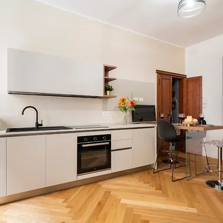 10' From The Sea, Modern In The Center Appartement *