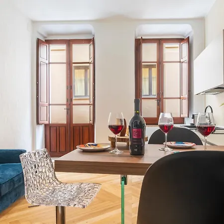 10' From The Sea, Modern In The Center *