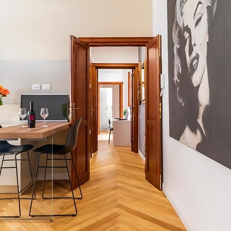 Apartman 10' From The Sea, Modern In The Center *