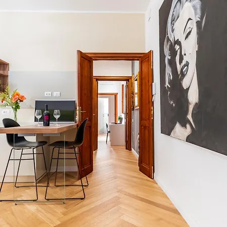 Apartman 10' From The Sea, Modern In The Center
