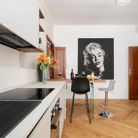 Apartman 10' From The Sea, Modern In The Center *