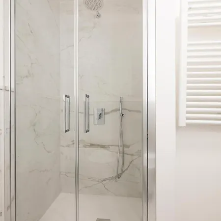 10' From The Sea, Modern In The Center *